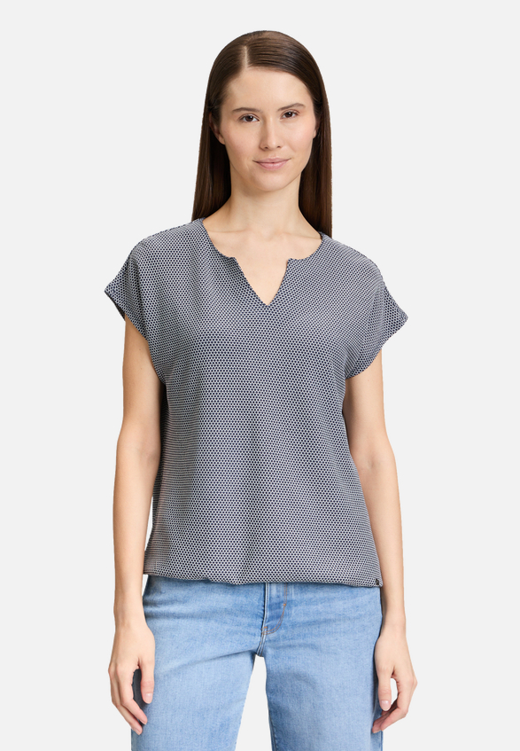 Casual-Shirt mit Struktur / Modellfoto Vorderseite