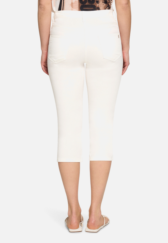 Sommerhose Slim Fit / Modellfoto Rückseite