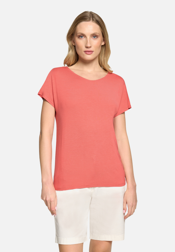 Casual-Shirt mit V-Ausschnitt / Modellfoto Vorderseite