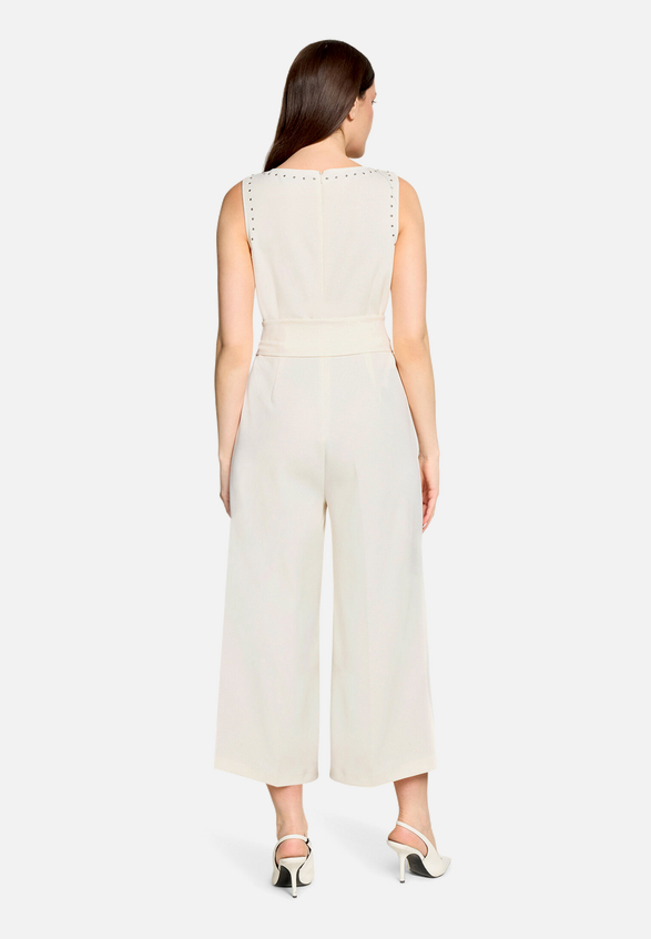 Jumpsuit mit Gürtel / Modellfoto Rückseite