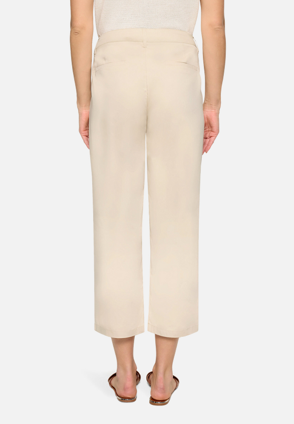 Stoffhose unifarben / Modellfoto Rückseite