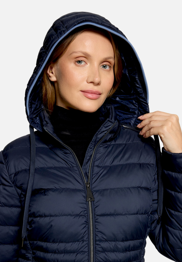 Steppjacke leicht mit abnehmbarer Kapuze / Detailbild
