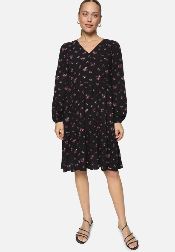 Blusenkleid mit Blumen  / Modellfoto Vorderseite
