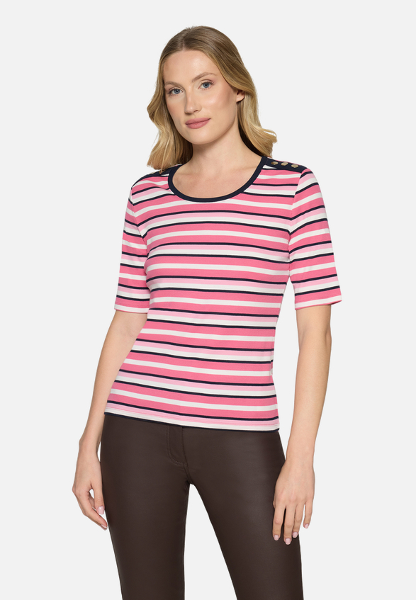 Basic Shirt mit Rippenstruktur / Modellfoto Vorderseite