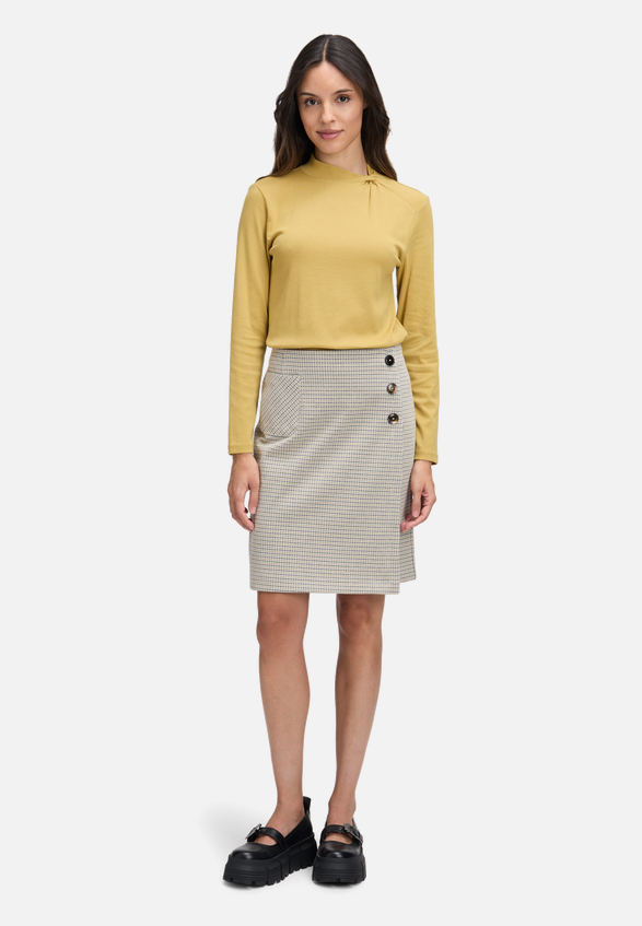 Langarm-Shirt mit Kragen / Modellfoto Vorderseite (Outfit)