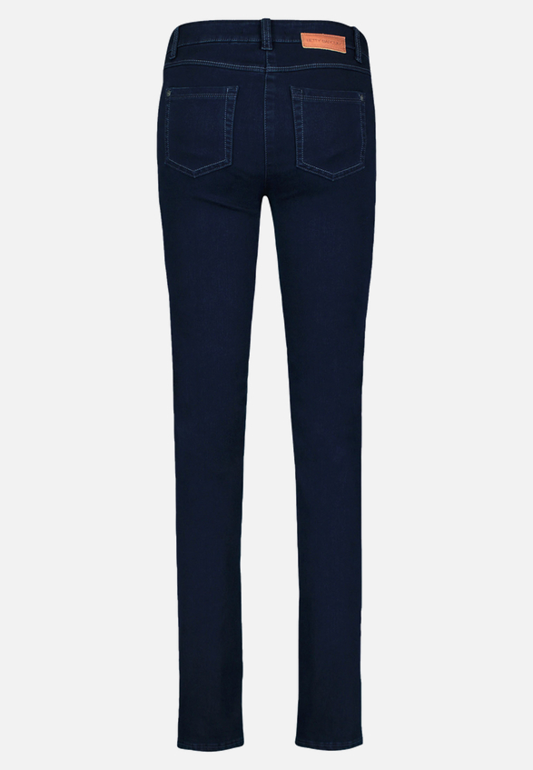 Basic-Jeans mit aufgesetzten Taschen / Rückseite