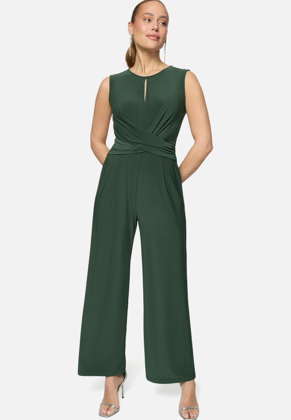Jumpsuit  mit Wickeloptik  / Modellfoto Vorderseite (Outfit)
