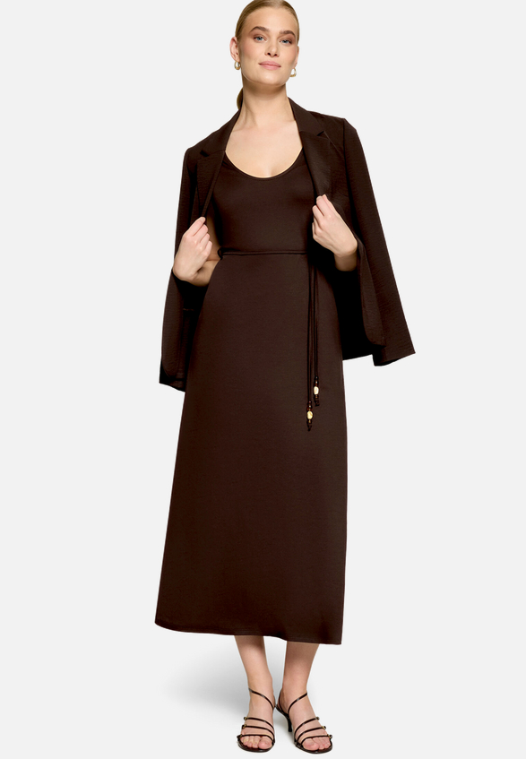 Jerseykleid  Maxi mit Bindegürtel / Modellfoto Vorderseite (Outfit)