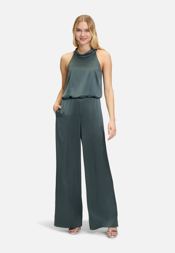 Jumpsuit mit Taschen / Modellfoto Vorderseite