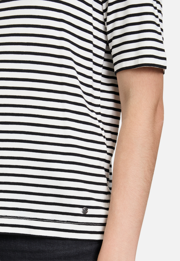 Streifenshirt mit U-Boot-Ausschnitt / Detailbild