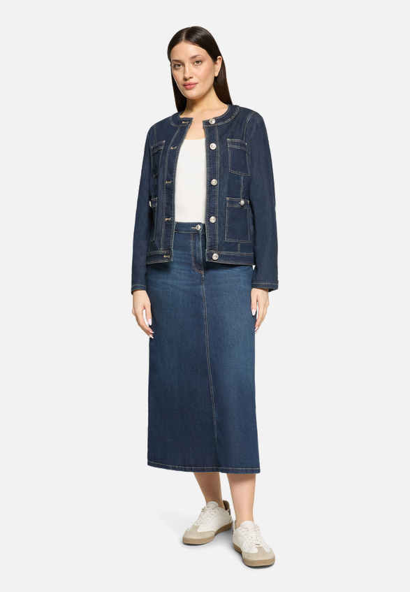 Jeansrock mit Waschung / Modellfoto Vorderseite (Outfit)