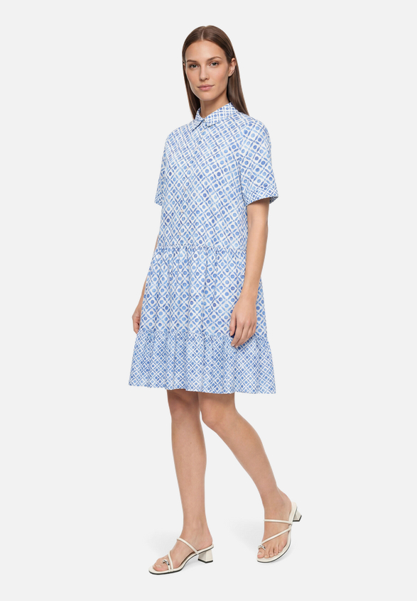 Blusenkleid mit Muster / Modellfoto Vorderseite (Outfit)