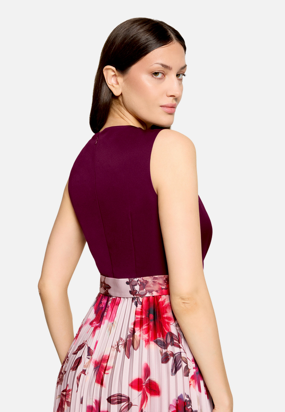 Cocktailkleid mit Plissee / Detailbild