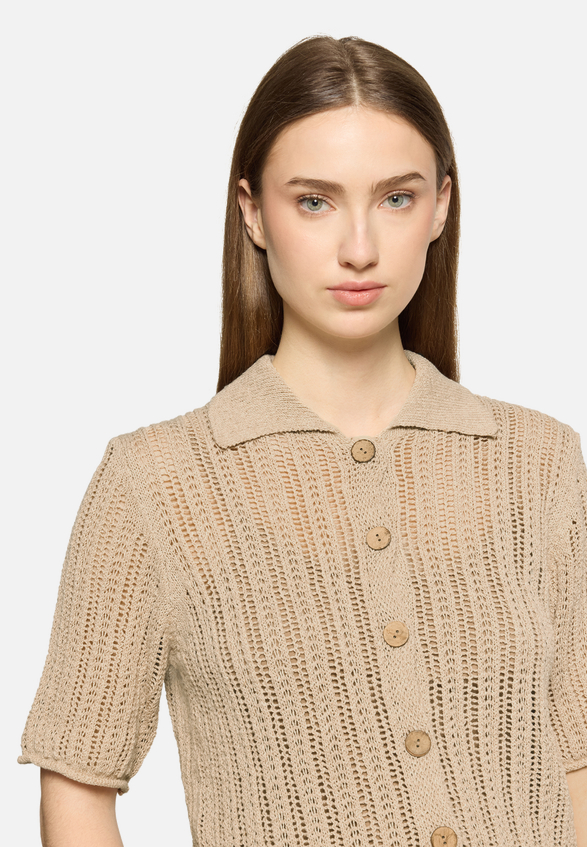 Sommer-Strickjacke mit Knopfleiste / Detailbild