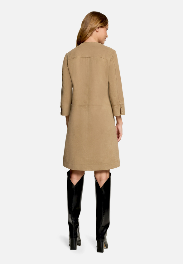 Casual-Kleid mit Taschen / Modellfoto Rückseite