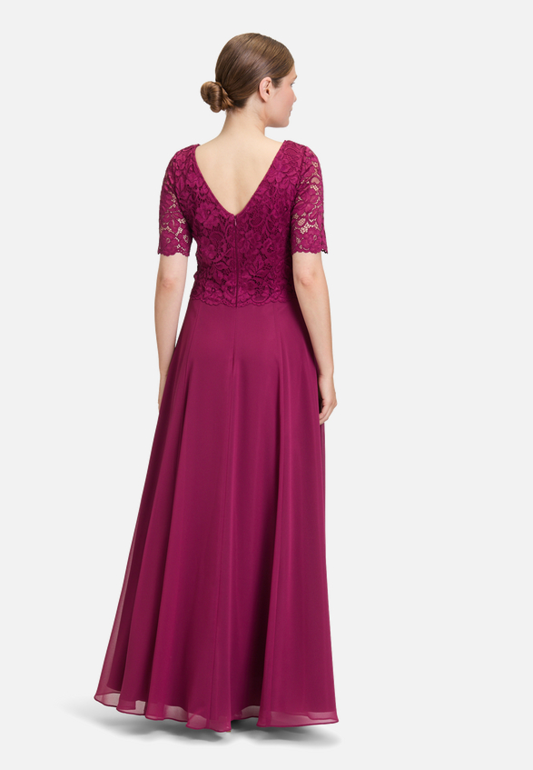 Abendkleid mit Spitze / Modellfoto Rückseite