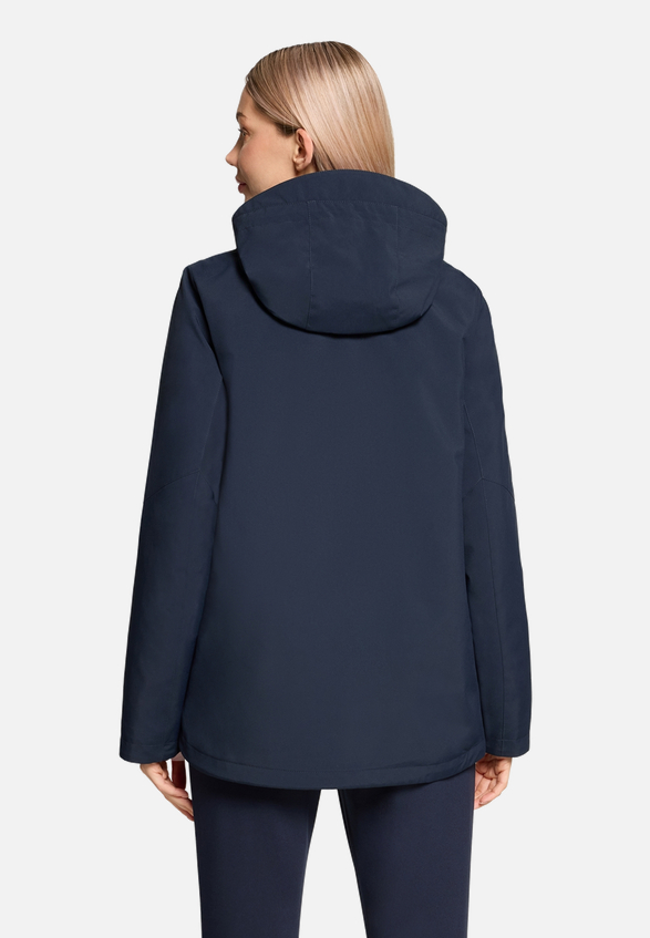 Outdoorjacke mit Kapuze / Modellfoto Rückseite