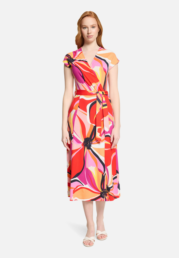 Jerseykleid mit Blumenprint / Modellfoto Vorderseite
