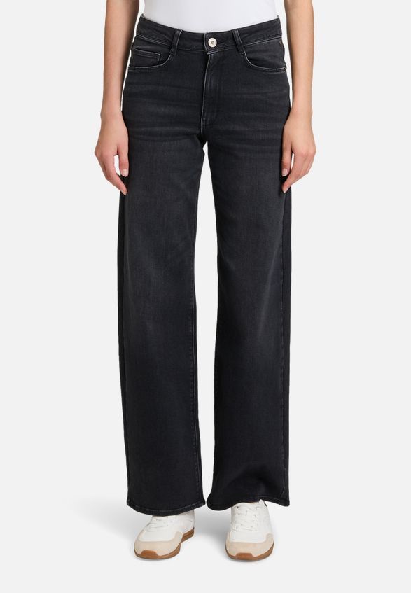 High Waisted-Jeans mit weitem Bein / Modellfoto Vorderseite
