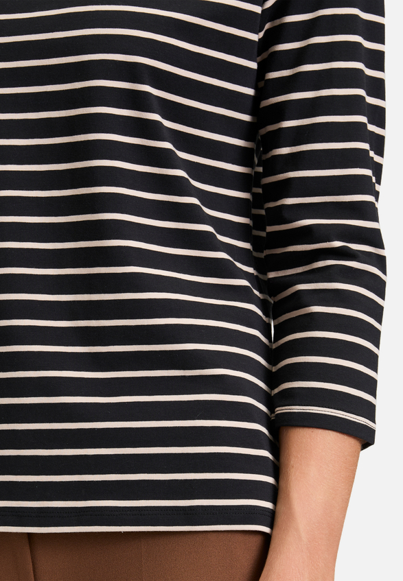Ringelshirt mit U-Boot-Ausschnitt / Detailbild