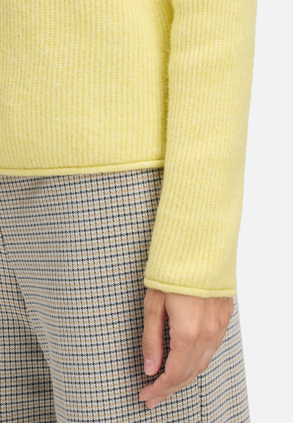 Strickpullover mit Stehkragen / Detailbild
