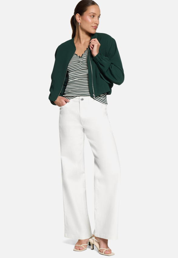 Shirt gestreift mit Raffung / Modellfoto Vorderseite (Outfit)