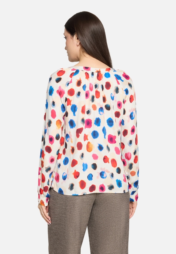 Casual-Bluse mit Raffung / Modellfoto Rückseite