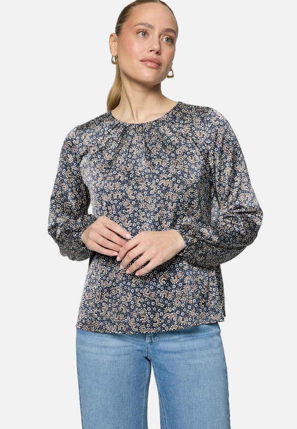 Satinbluse   langarm mit Blumen  / Modellfoto Vorderseite