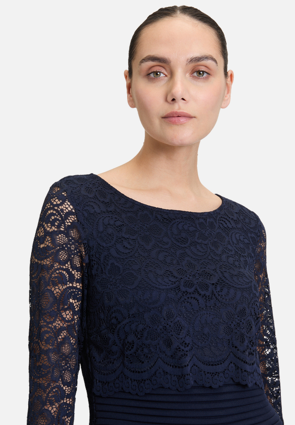 Jumpsuit mit Spitze / Detailbild