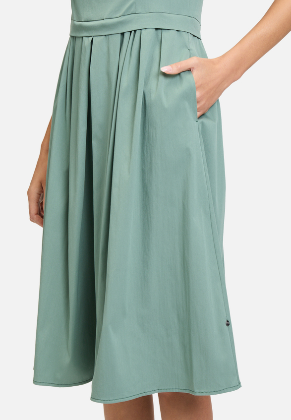 Sommerkleid tailliert / Detailbild
