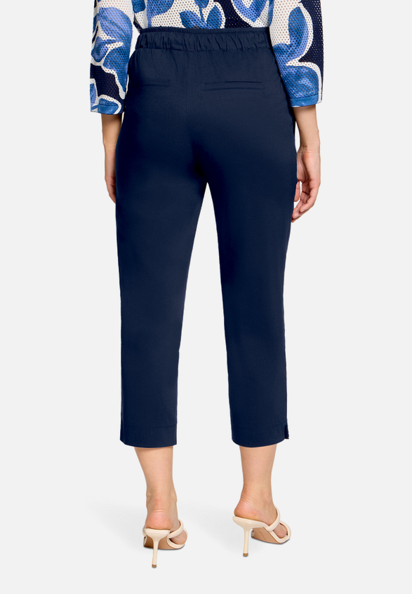 Casual-Hose mit elastischem Bund / Modellfoto Rückseite