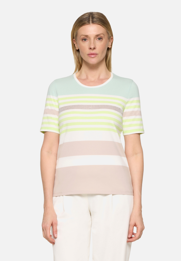 Basic Shirt mit Ringel / Modellfoto Vorderseite
