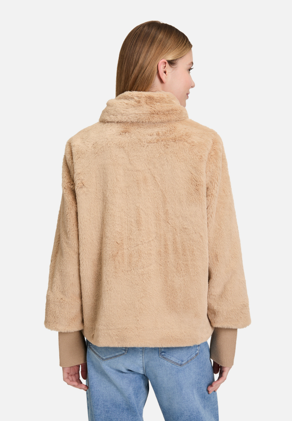 Outdoorjacke mit Plüsch / Modellfoto Rückseite