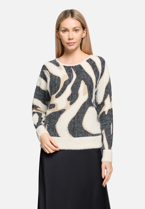 Strickpullover mit Rippbündchen / Modellfoto Vorderseite