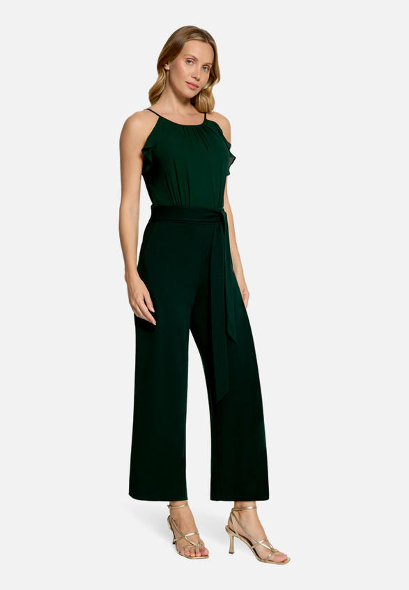 Jumpsuit mit Volant / Modellfoto Vorderseite (Outfit)