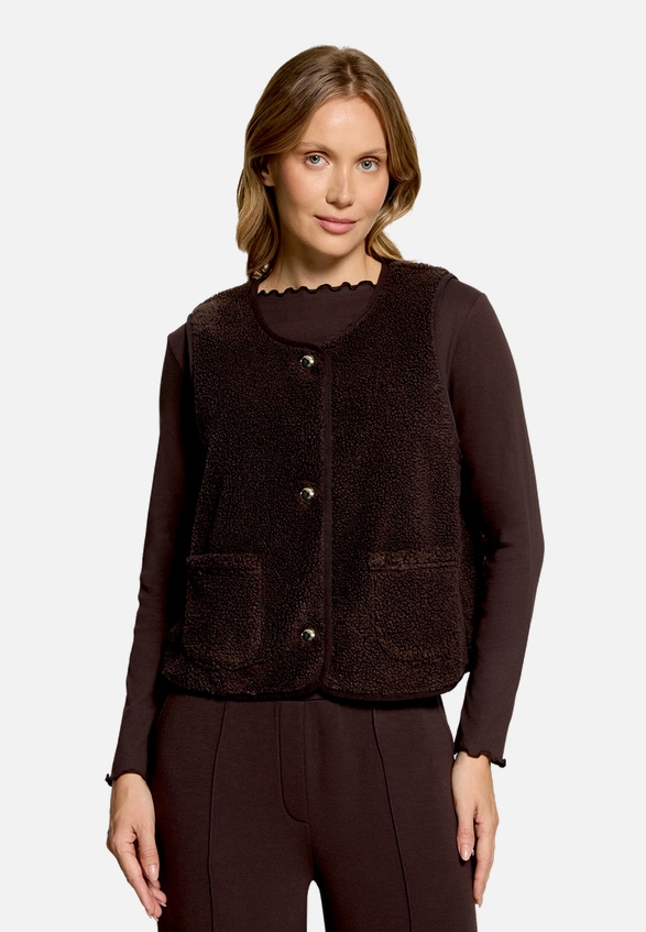 Sweatjacke mit aufgesetzten Taschen / Modellfoto Vorderseite