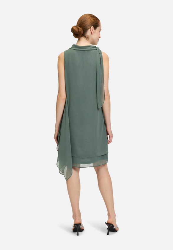 Cocktailkleid ohne Arm / Modellfoto Rückseite