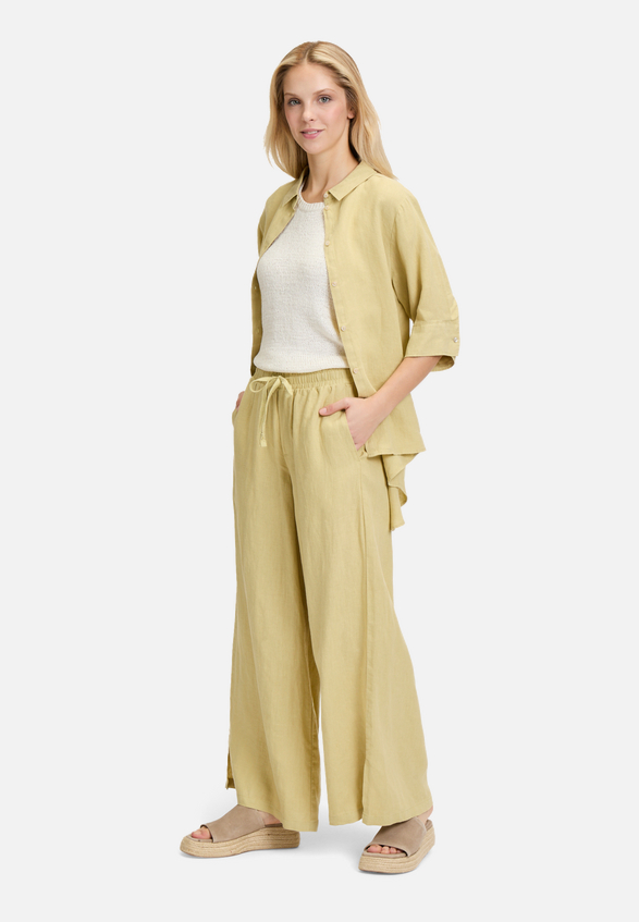 Leinenhose unifarben / Modellfoto Vorderseite (Outfit)