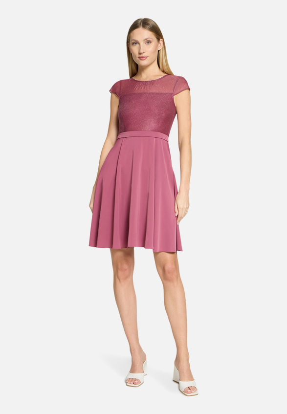 Cocktailkleid kurzarm / Modellfoto Vorderseite