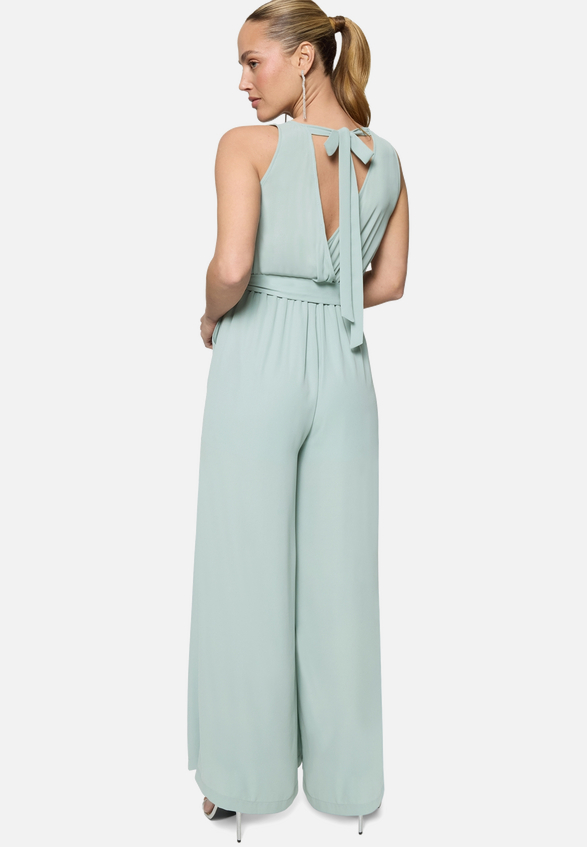 Jumpsuit mit Gürtel und weitem Bein / Modellfoto Rückseite