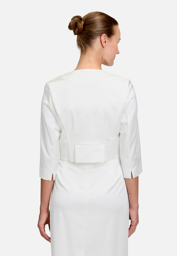 Bolero-Jacke mit Kellerfalten / Modellfoto Rückseite