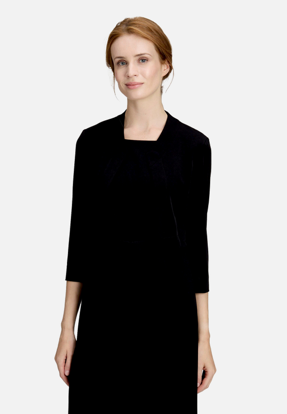 Bolero-Jacke figurbetont / Modellfoto Vorderseite