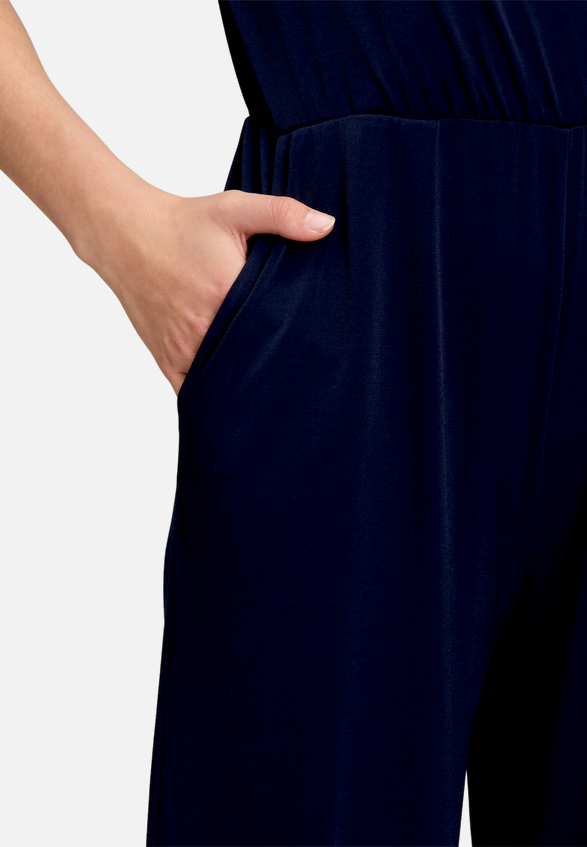 Jumpsuit mit Bindegürtel / Detailbild