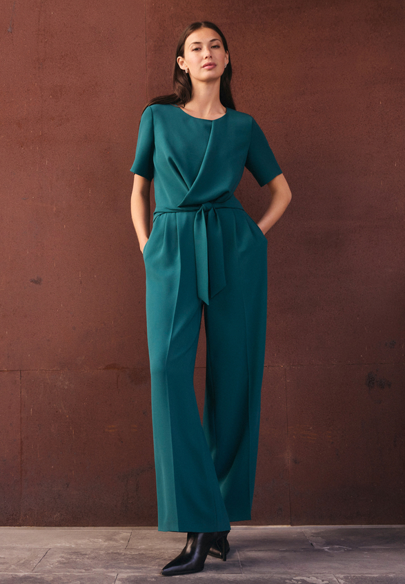 Jumpsuit mit Bindegürtel / Imagebild