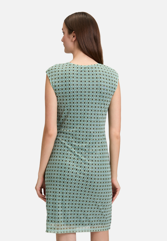 Casual-Kleid ohne Arm / Modellfoto Rückseite