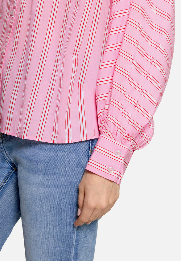 Oversize-Bluse mit Streifen / Detailbild