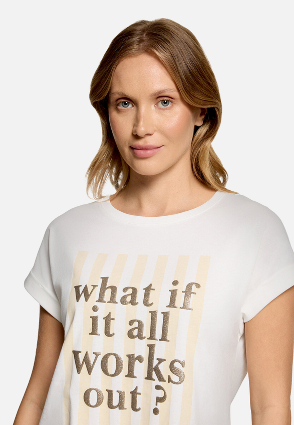Printshirt mit Ärmelaufschlag / Detailbild