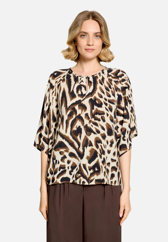 Casual-Bluse mit Muster / Modellfoto Vorderseite