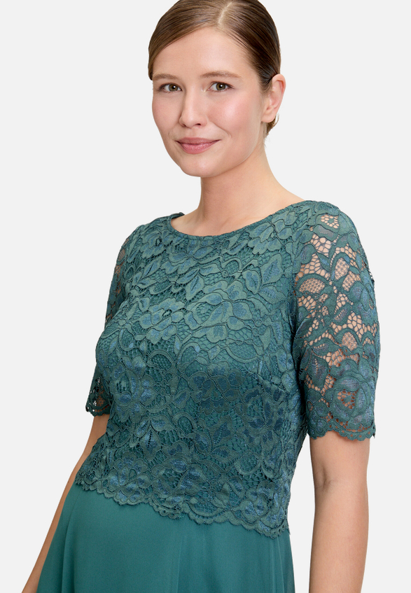 Abendkleid mit Spitze / Detailbild