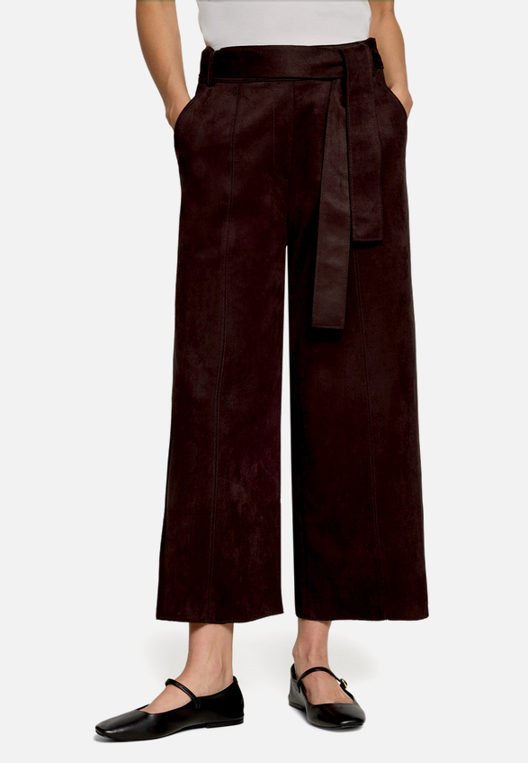 Culotte mit Bindegürtel / Modellfoto Vorderseite